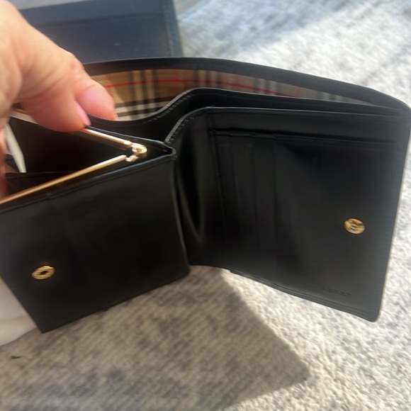 Burberry Vintage Wallet - Picture 5 of 6